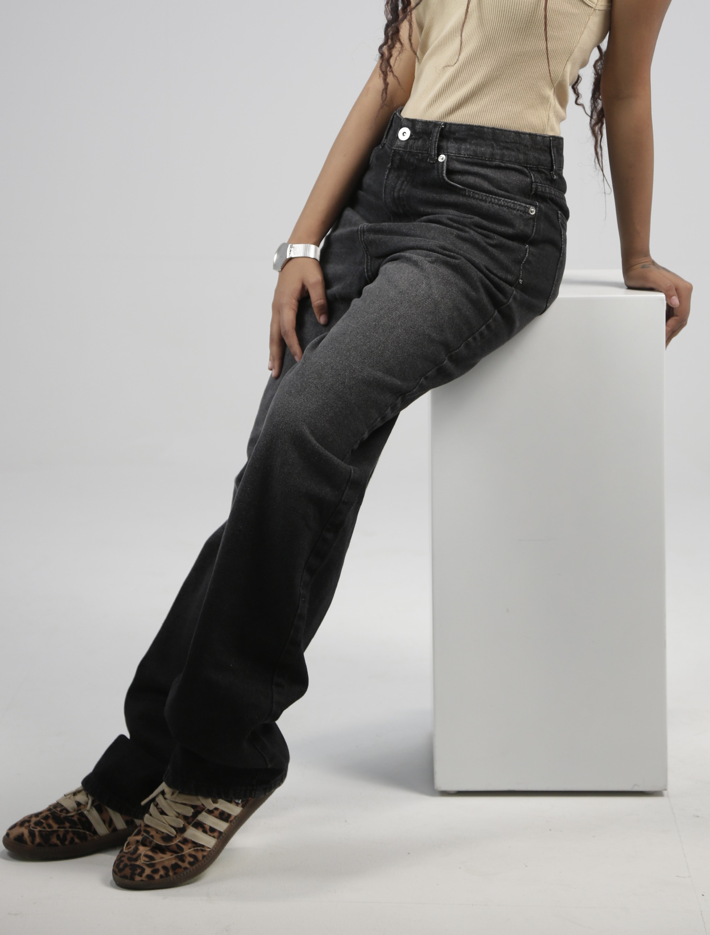 CAVALLY STRAIGHT FIT JEANS - Washed Black